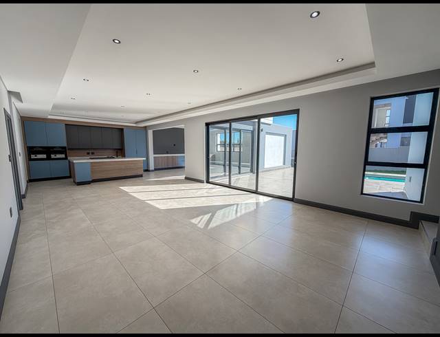4 BEDROOM FREEHOLD FOR SALE IN MIDSTREAM HEIGHTS